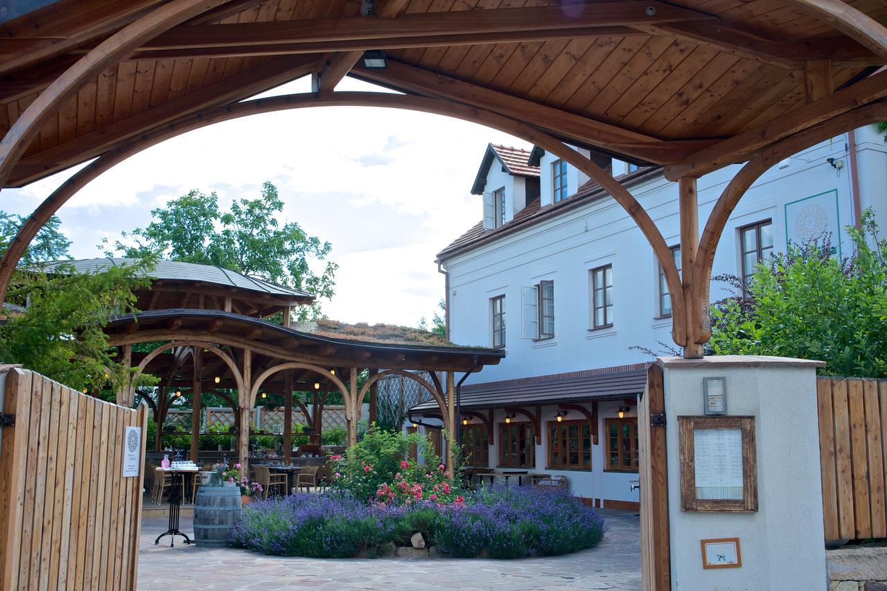 Babiccina Zahrada Penzion & Restaurant Pruhonice Exterior photo