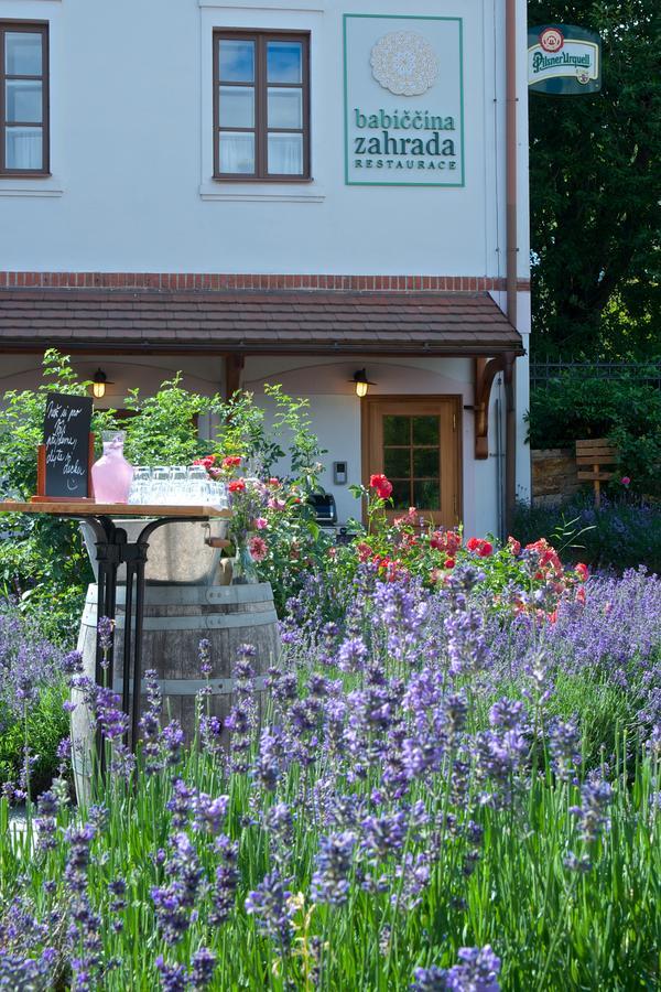 Babiccina Zahrada Penzion & Restaurant Pruhonice Exterior photo