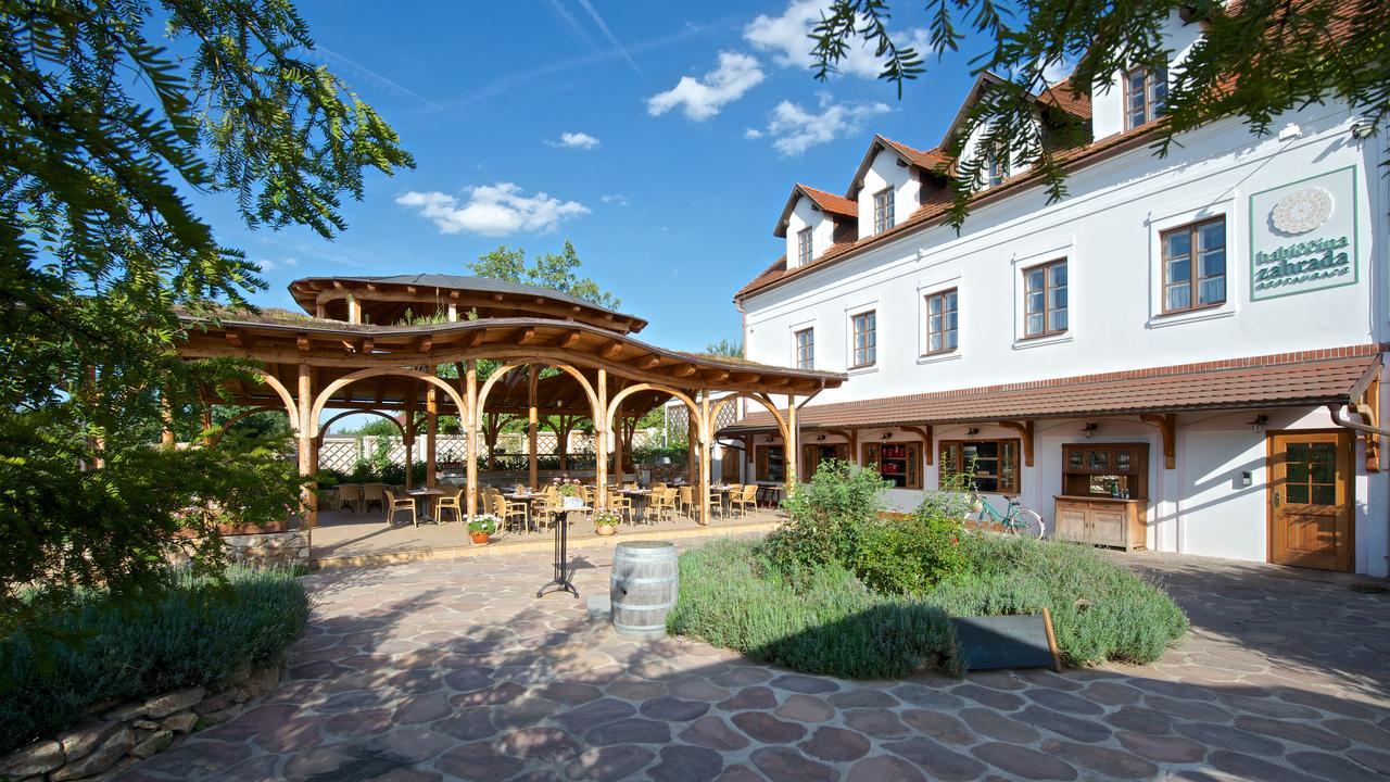 Babiccina Zahrada Penzion & Restaurant Pruhonice Exterior photo