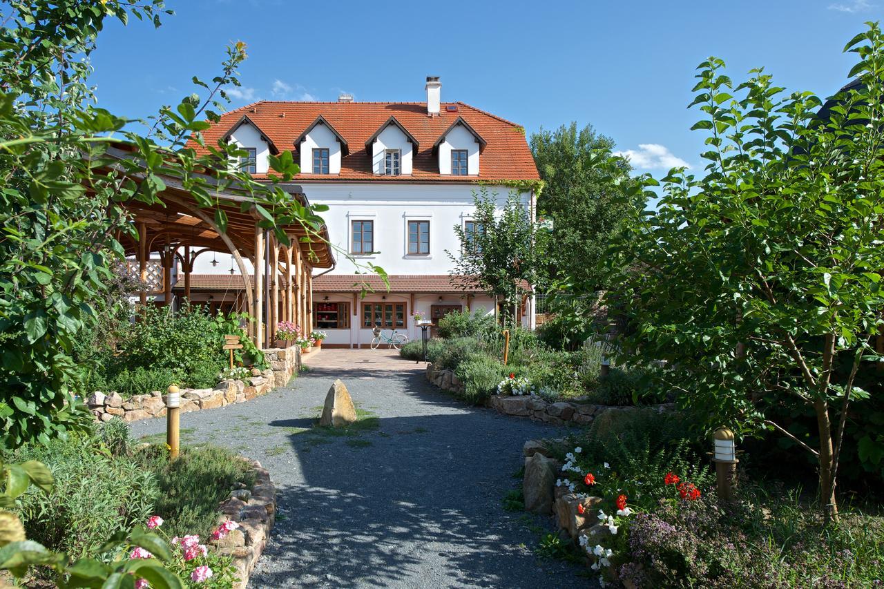 Babiccina Zahrada Penzion & Restaurant Pruhonice Exterior photo